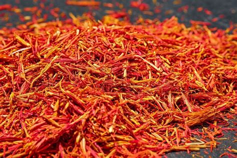  The Art of Saffron Cultivation: Unveiling Secrets Through Timeless Iranian Wisdom